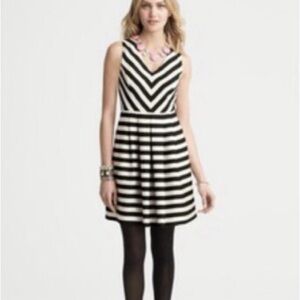 Black and White / cream Striped Sleeveless Dress Banana Republic 6p